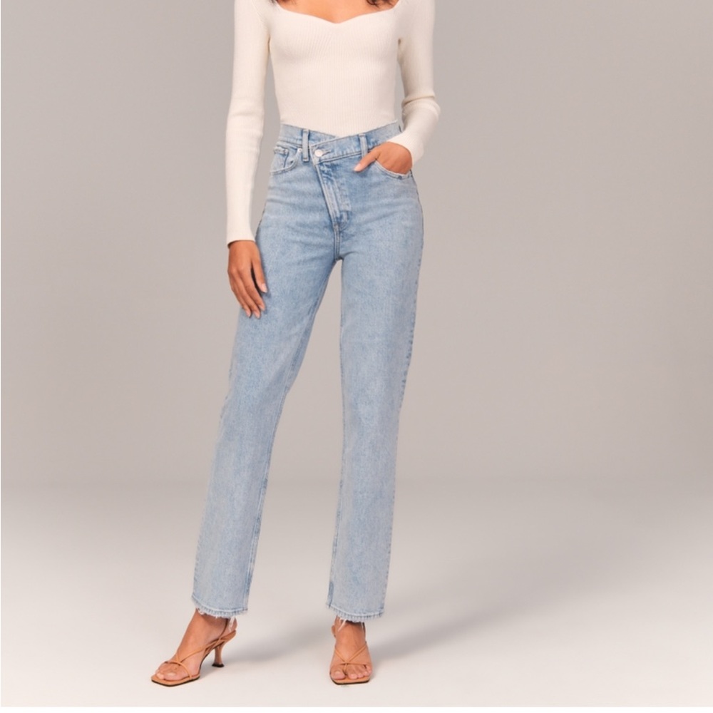 Abercrombie 90’s straight leg, light wash, cross cross waist, jeans